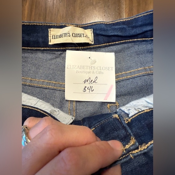 Elizabeth’s Closet Jeans Women’s SZ M Cheetah Print Distressed Straight Leg New - Picture 4 of 8